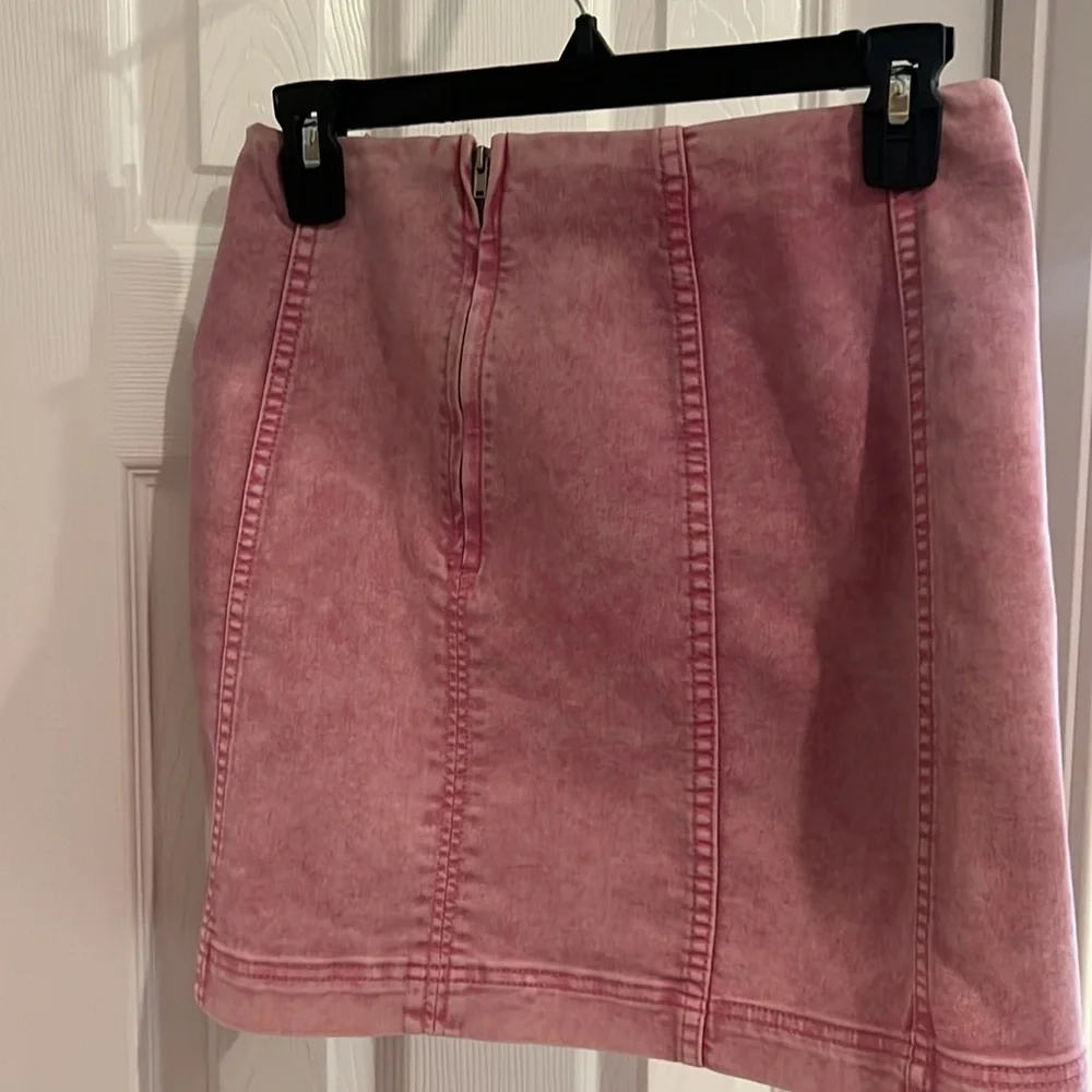 Ladies Free People Pink skirt Size 8 EUC